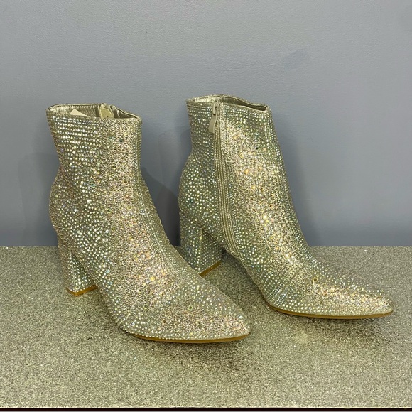 Forever Shoes - Forever Silver Booties 3” Heel Size 9